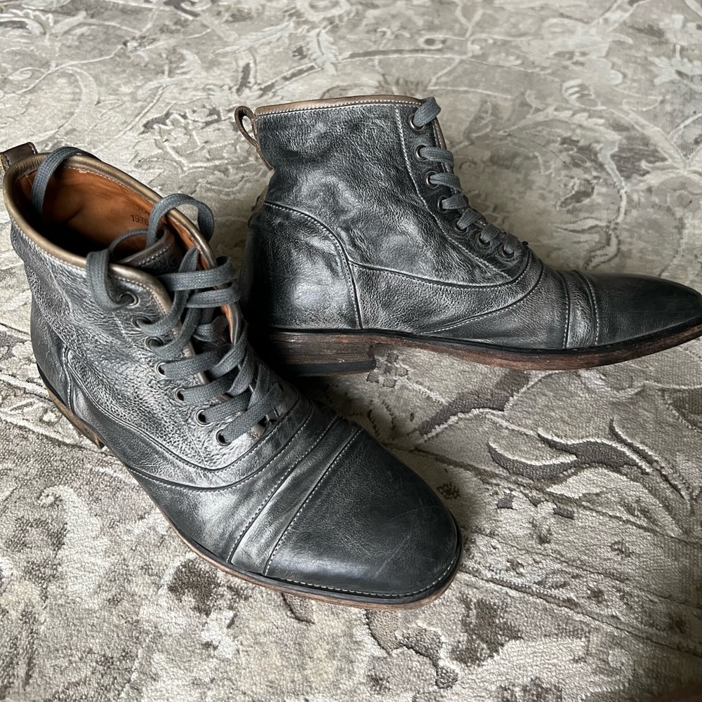 Beautiful Italian ankle boots - j h o n   v a r v a t o s -